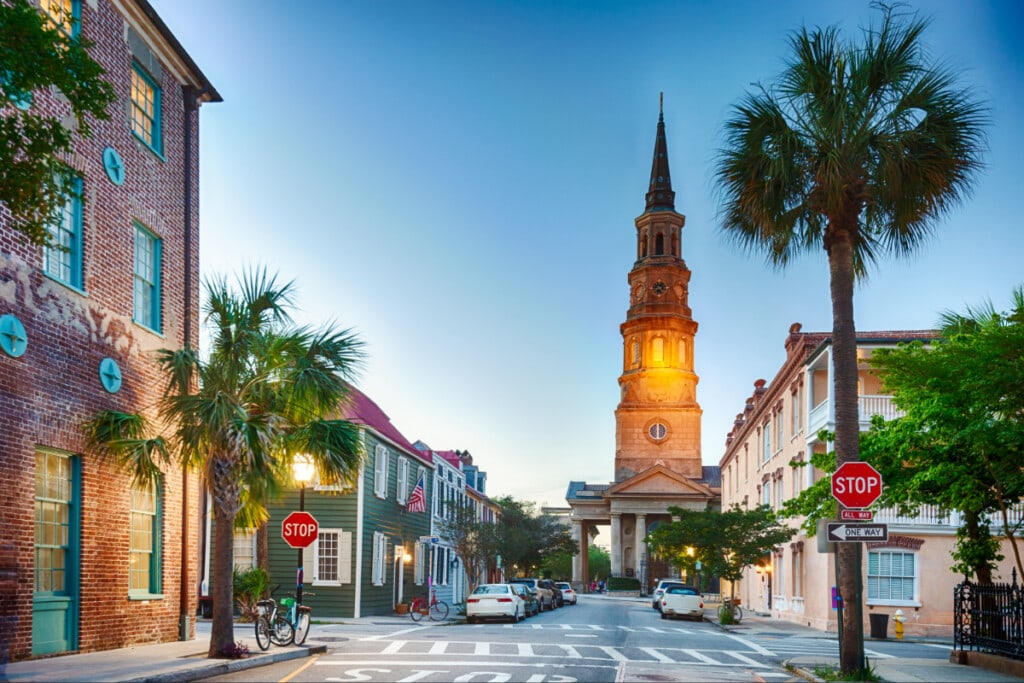 12 Popular Charleston Neighborhoods: Where to Live in Charleston in 2023