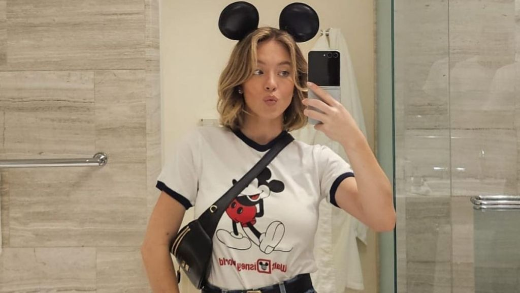 Sydney Sweeney’s $39 Plunging Syrn Bralette Barely Contains Her Curves