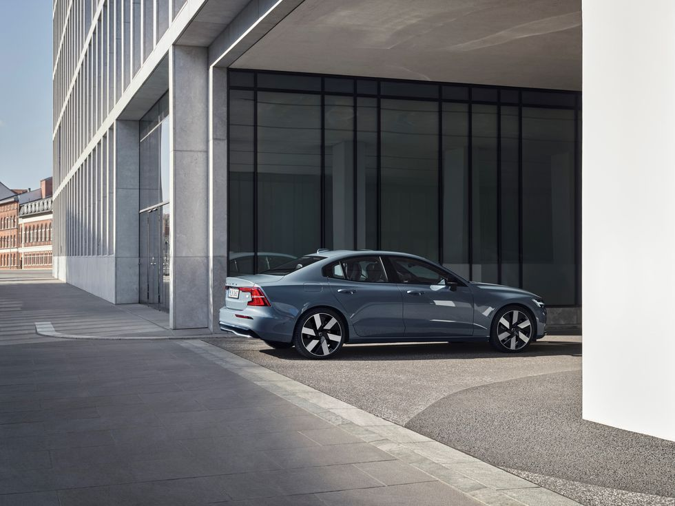 2023 Volvo S60 and V60 to Get Visual and Tech Updates