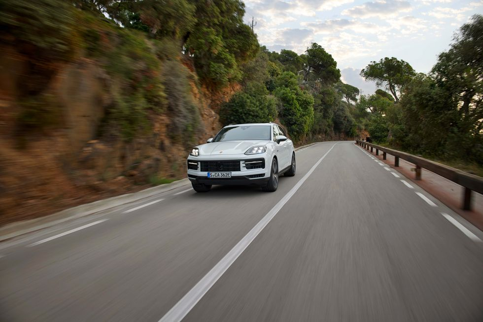 Porsche Revives the Cayenne S E-Hybrid for 2024