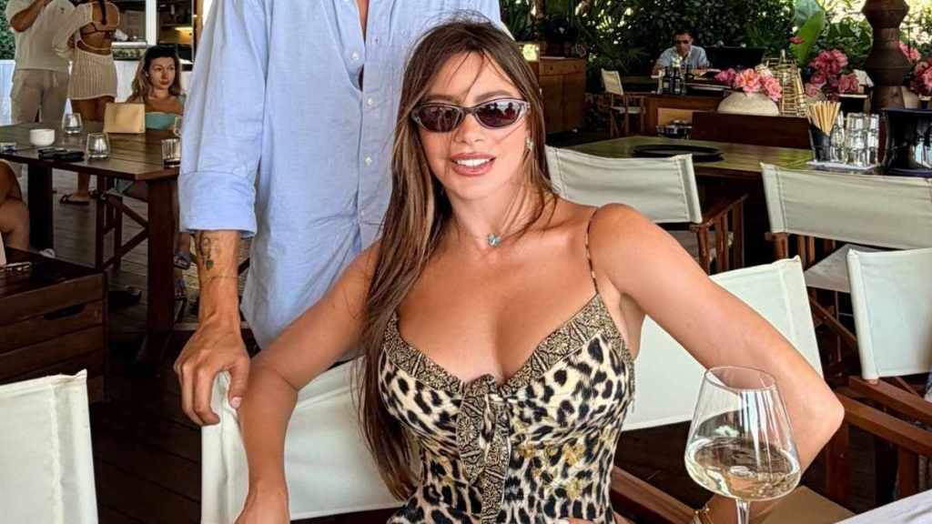 Sofia Vergara’s Plunging Camilla Dress Hangs by the Thinnest Strings