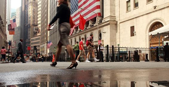 U.S. Big Cap Stocks Turn Into World’s Top Haven as Risk Rises