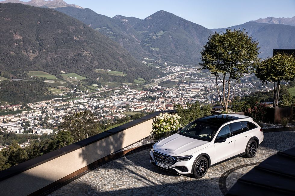View Photos of the 2024 Mercedes-Benz E-Class Wagon