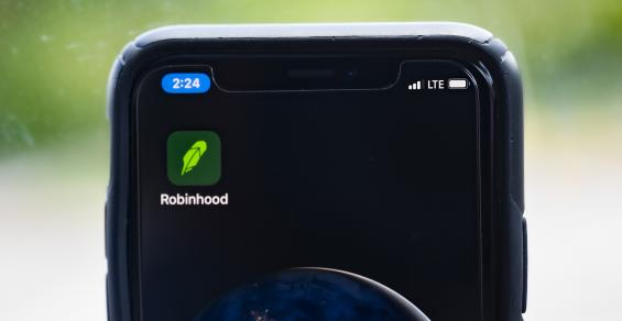 Robinhood Debuts Debit Card With Incentives to Invest More