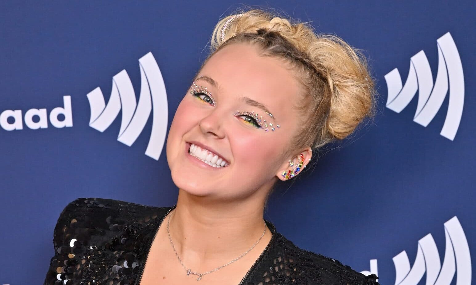 JoJo Siwa in stitches as she shares old interview where she tried not to come out