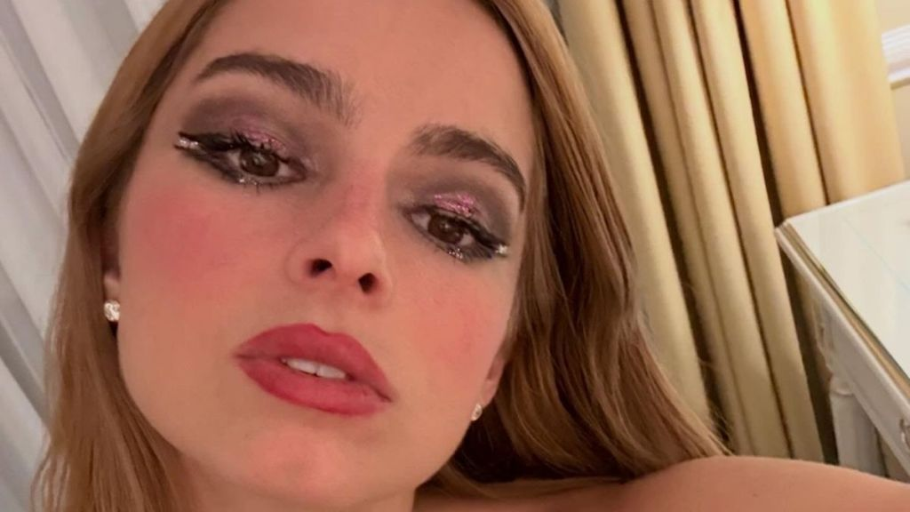 Addison Rae Goes Full Lingerie Glam in a Skin-Baring Garter Belt Look