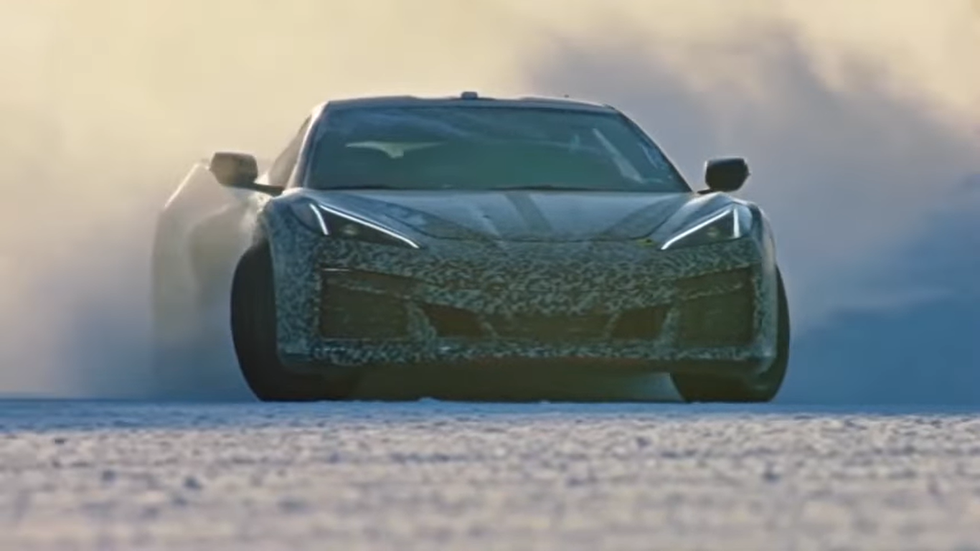 Chevy Corvette E-Ray Sure Looks Ready for Winter