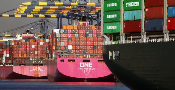 Narrow Window to Clear Clogged U.S. Port Hinges on Demand Waning