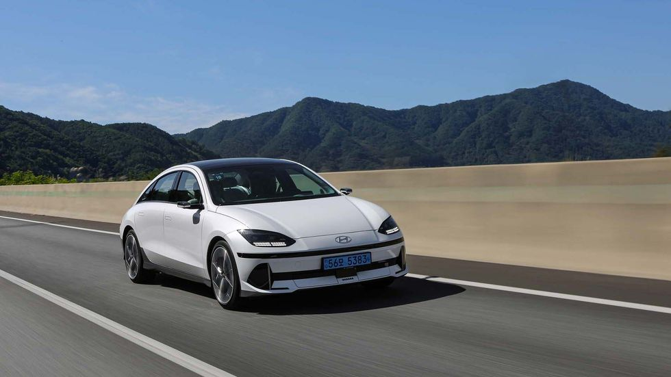 2023 Hyundai Ioniq 6 Throws a Curveball at the EV Market