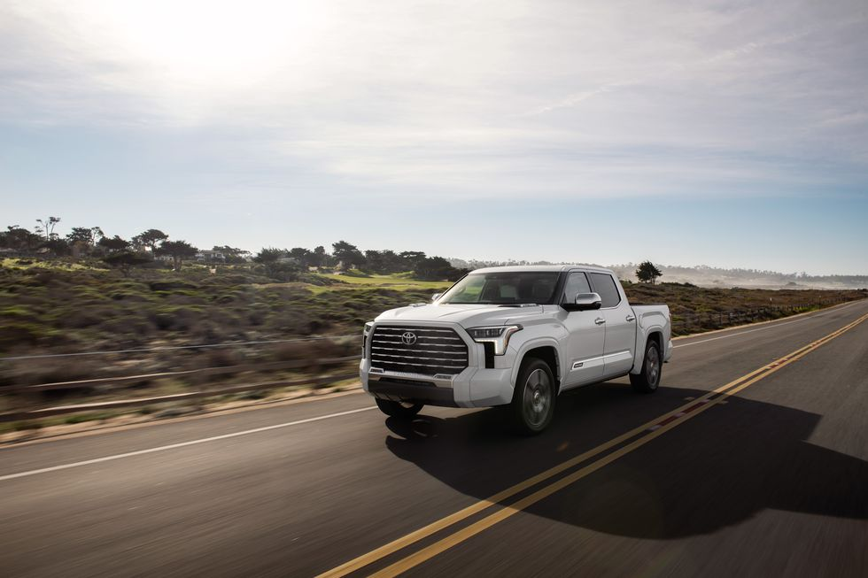 2022 Toyota Tundra Hybrid Beats Old V-8 by 7 MPG