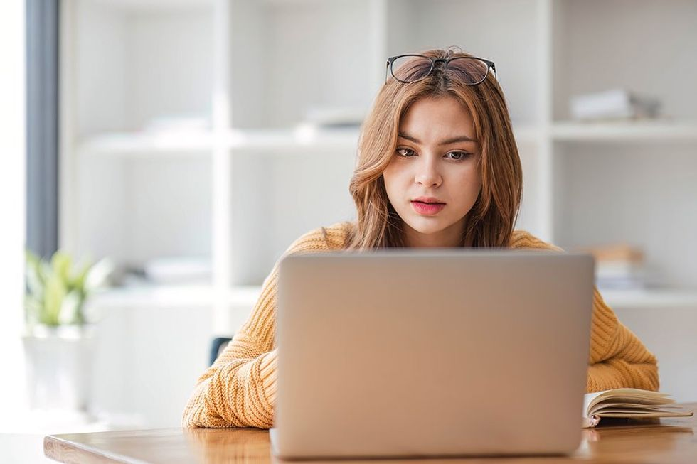 Job Posting Scams: 6 Warning Signs A Job Is Fake