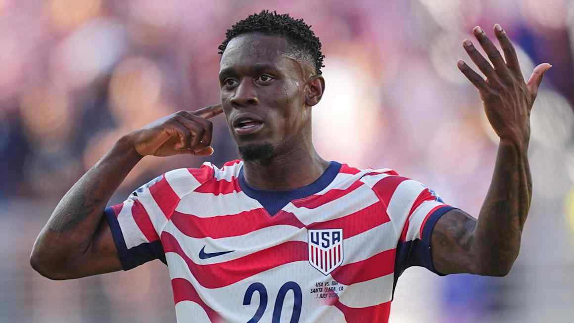 Fifa reverses suspension of star US striker after call from Trump