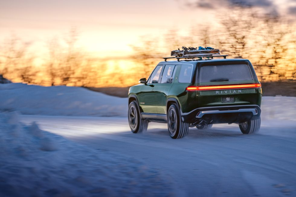 2023 Rivian R1S and R1T Get Less Choice of Configuration, Better Range Numbers