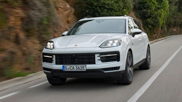 2024 Porsche Cayenne S E-Hybrid Makes 512 HP, Runs a 13.0-Second Quarter-Mile