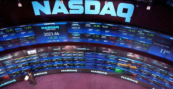 Tech Stocks Unravel While Banks Are Hot in 2022 Rotation