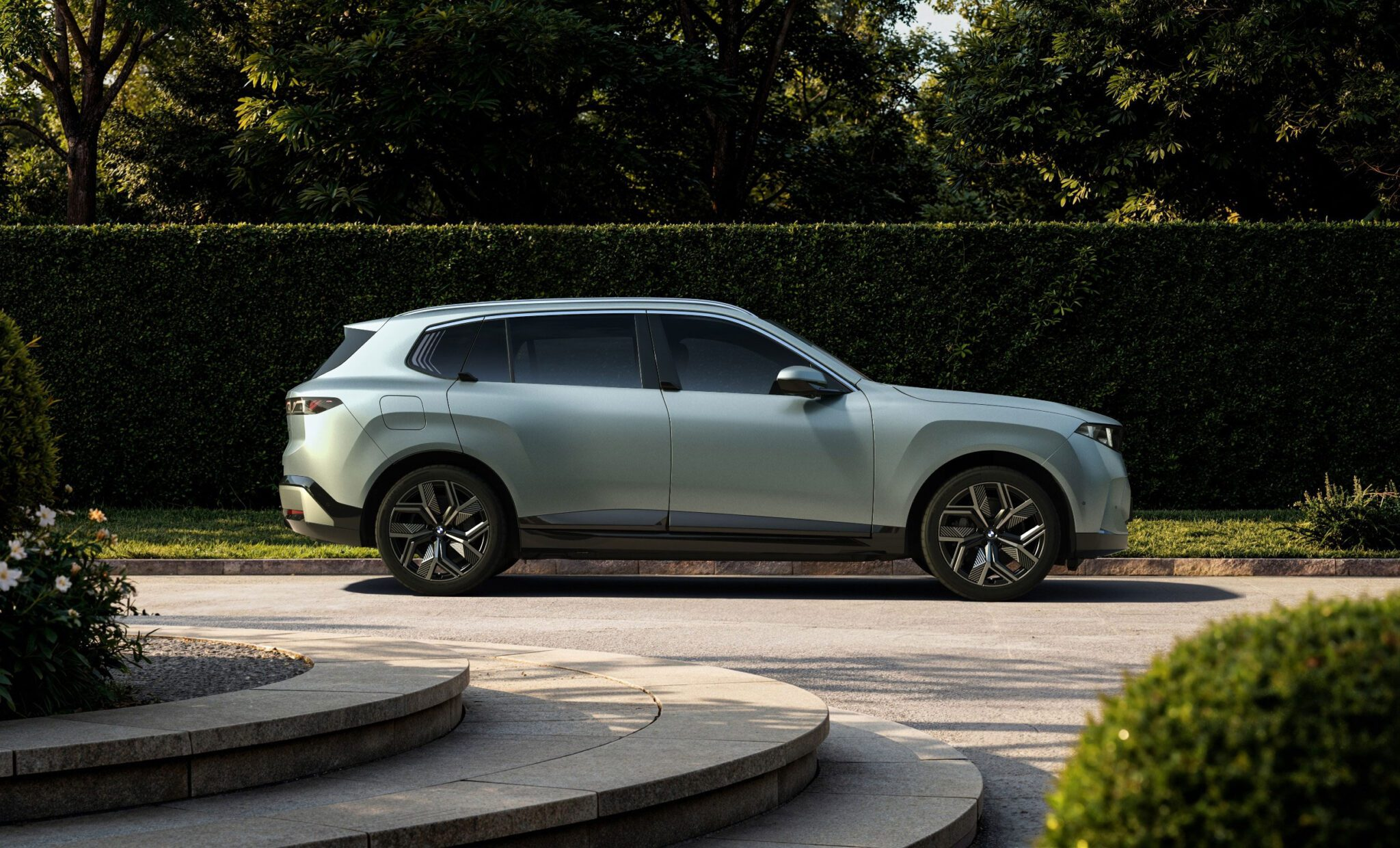 BMW builds long-wheelbase X5 and iX5 just for China