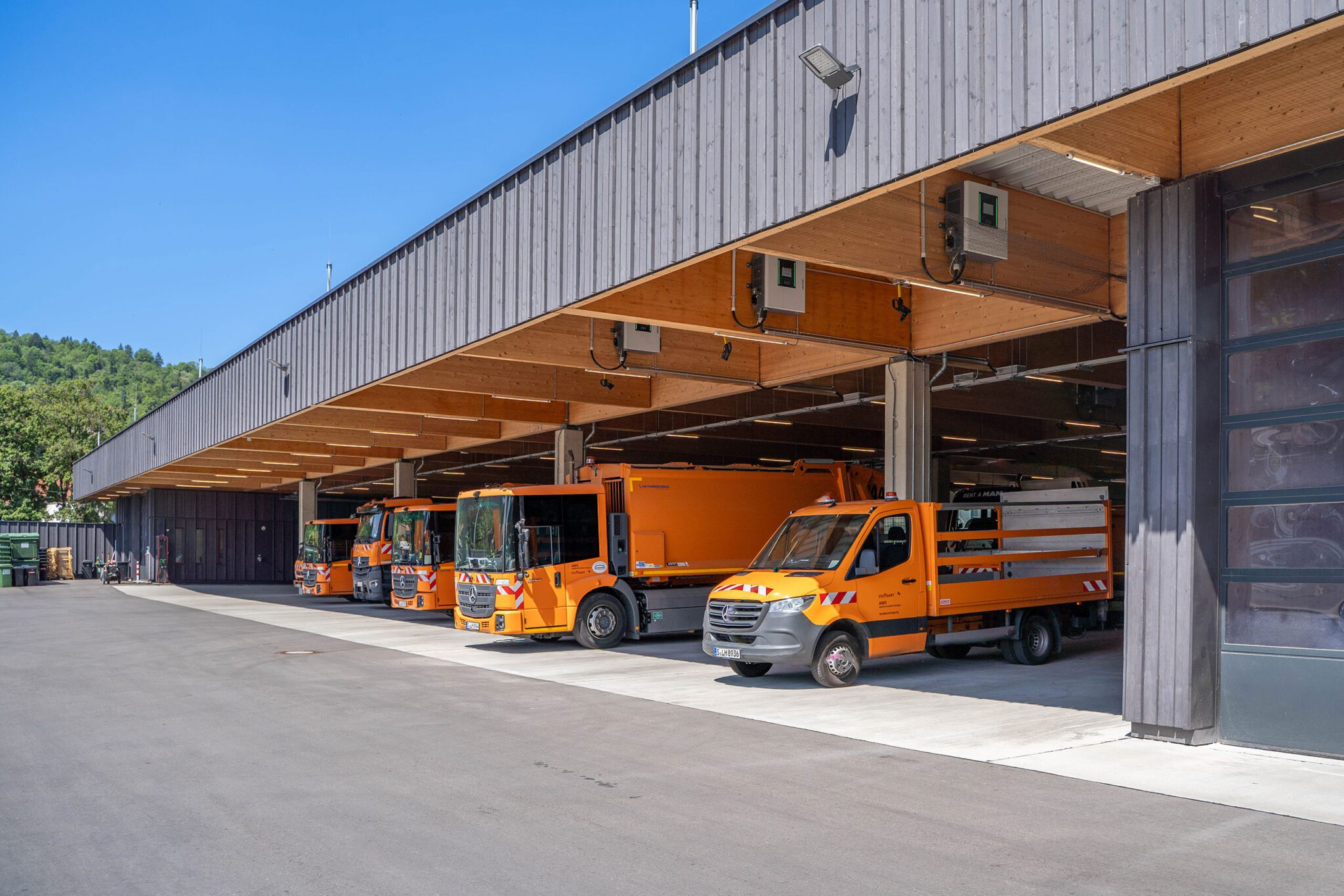 Mercedes-Benz eEconic enters service with Stuttgart fleet