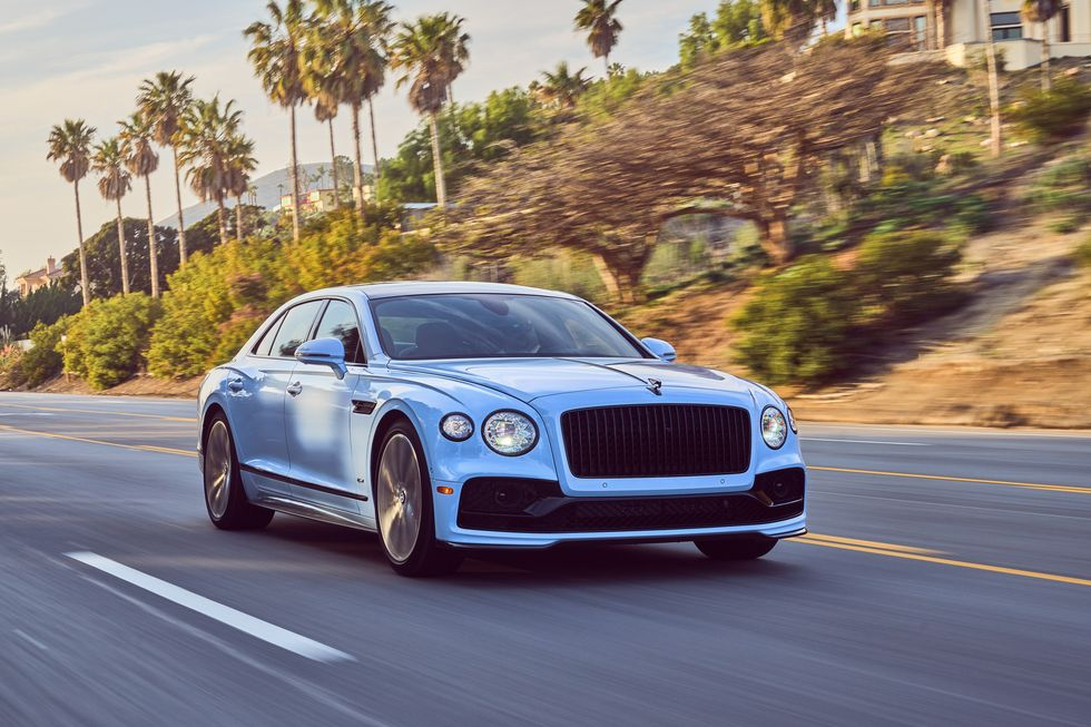 2022 Bentley Flying Spur Hybrid Represents Tradition in Transition