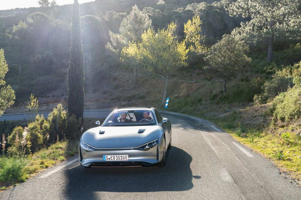 Mercedes-Benz EQXX Shows It Can Go the Distance with 621-Mile Road Trip