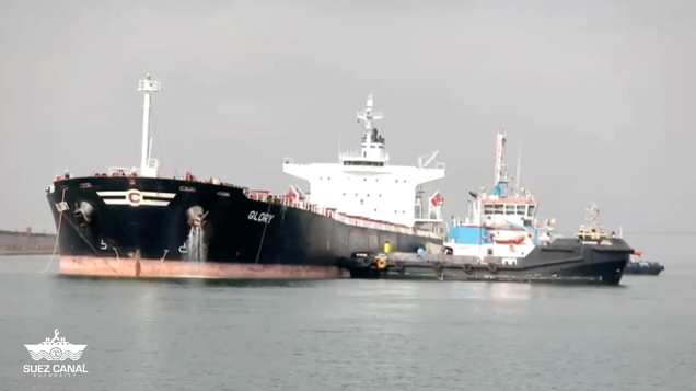 Huge Ship Carrying 66,000 Tons of Corn Briefly Stuck in the Suez Canal