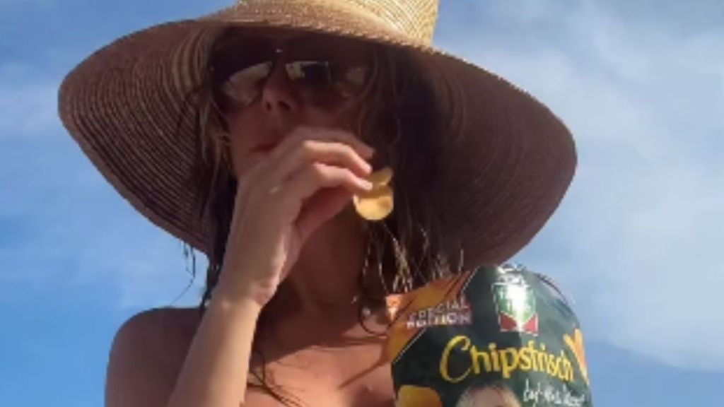 Heidi Klum Goes Topless in Nothing but Bikini Bottoms While Eating Chips