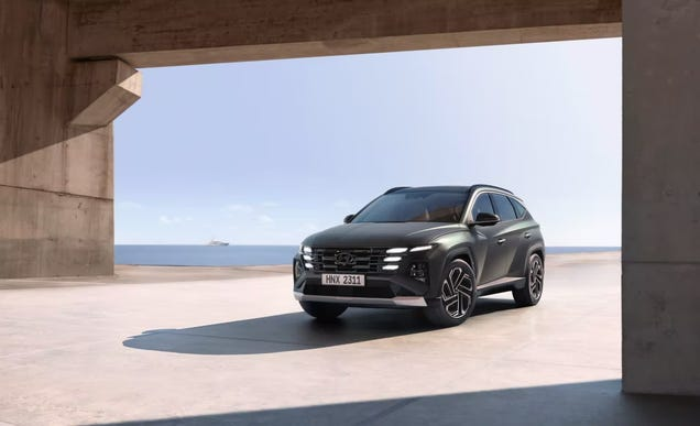 Hyundai's New Tucson Looks Basically The Same Outside, But Brings Buttons Back Inside