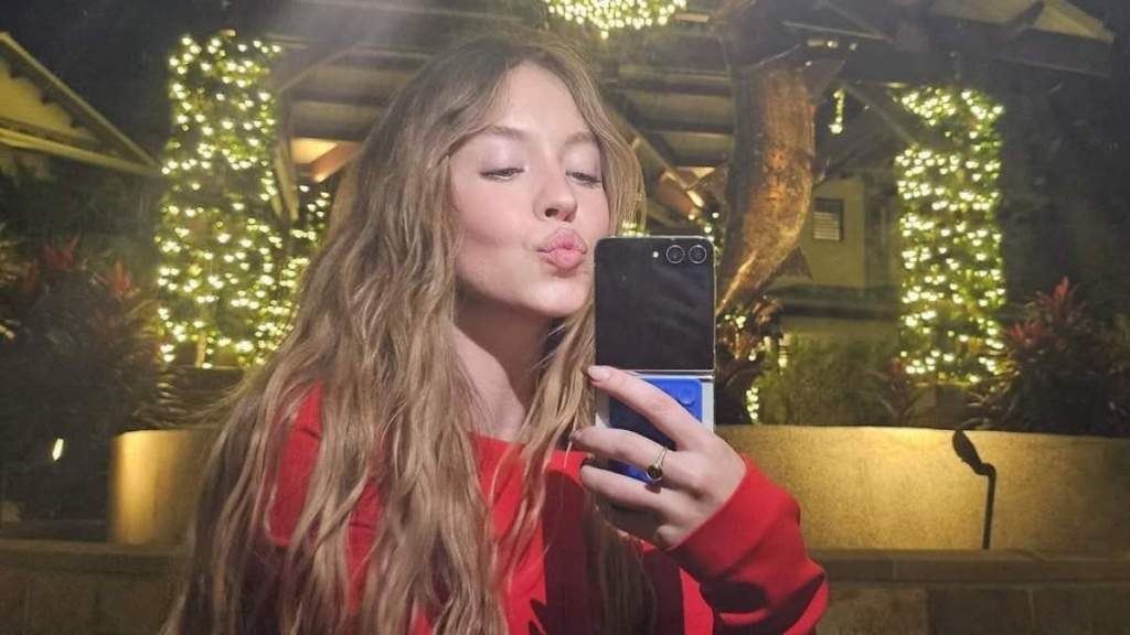 Sydney Sweeney’s $39 Syrn Twist Bralette Puts Her Curves Center Stage