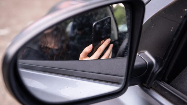 Data Says Only 377 Fatal Car Wrecks Involved A Phone-Distracted Driver In 2021, And That Can't Be Right