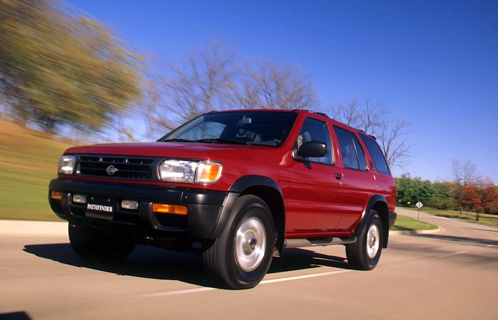 1996 Nissan Pathfinder SE Is High-Riding High Fashion