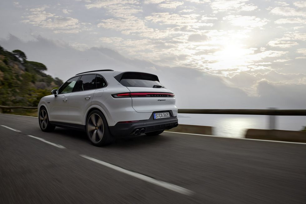 View Photos of the 2024 Porsche Cayenne S E-Hybrid