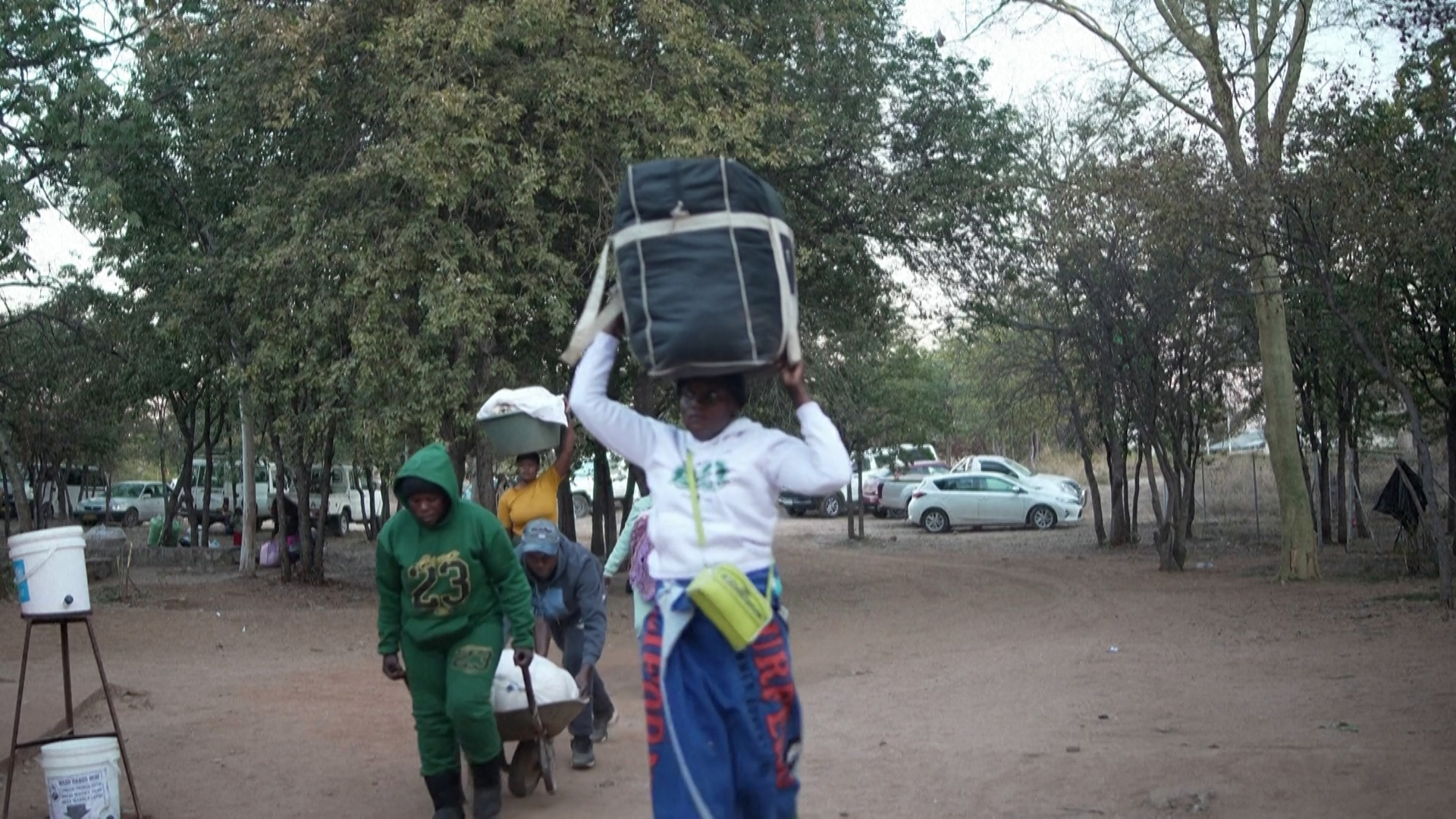 Zimbabweans return home amid xenophobic violence in South Africa