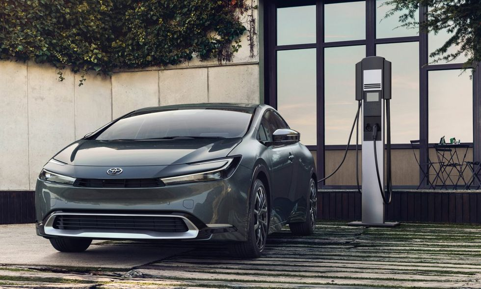 What Is a Plug-In Hybrid? How Does It Work?