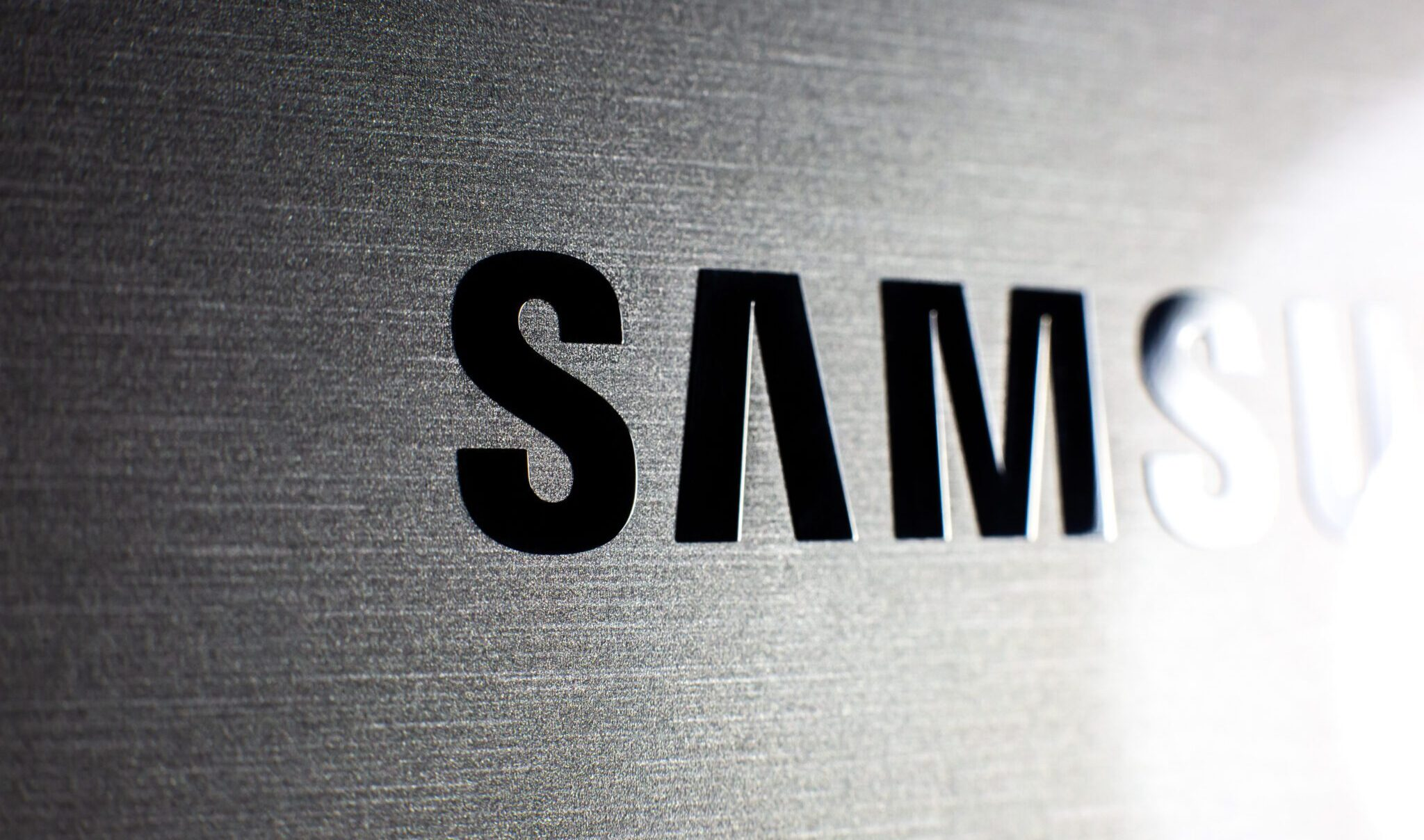 Samsung hikes chip prices as much as 15% on AI demand