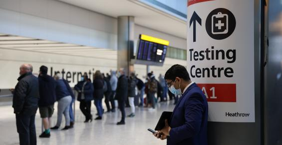 Omicron’s Rapid Spread Shreds Budding Recovery in Air Travel