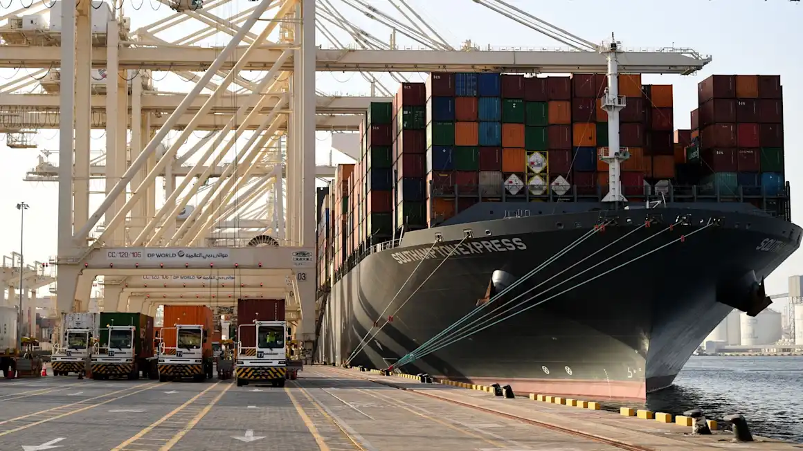 Dubai plans new port to bypass Strait of Hormuz