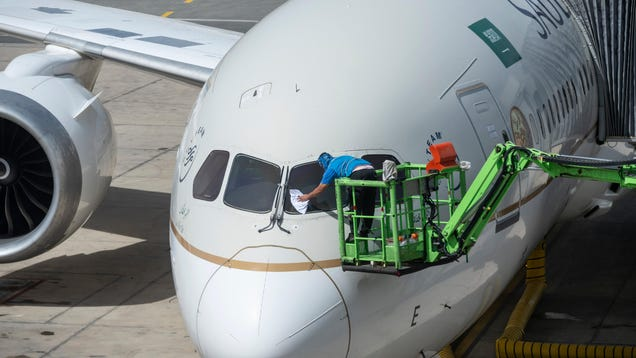 Here Are The Most Disgusting Parts Of Airliners, According To Flight Attendants