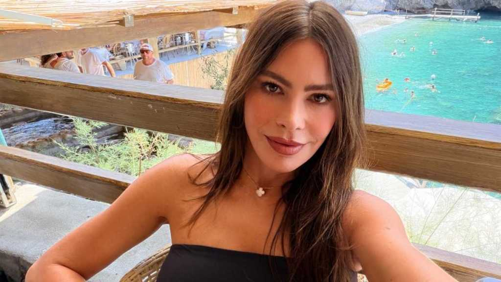 Sofia Vergara’s Body-Hugging Dress Puts Her Curves Front & Center