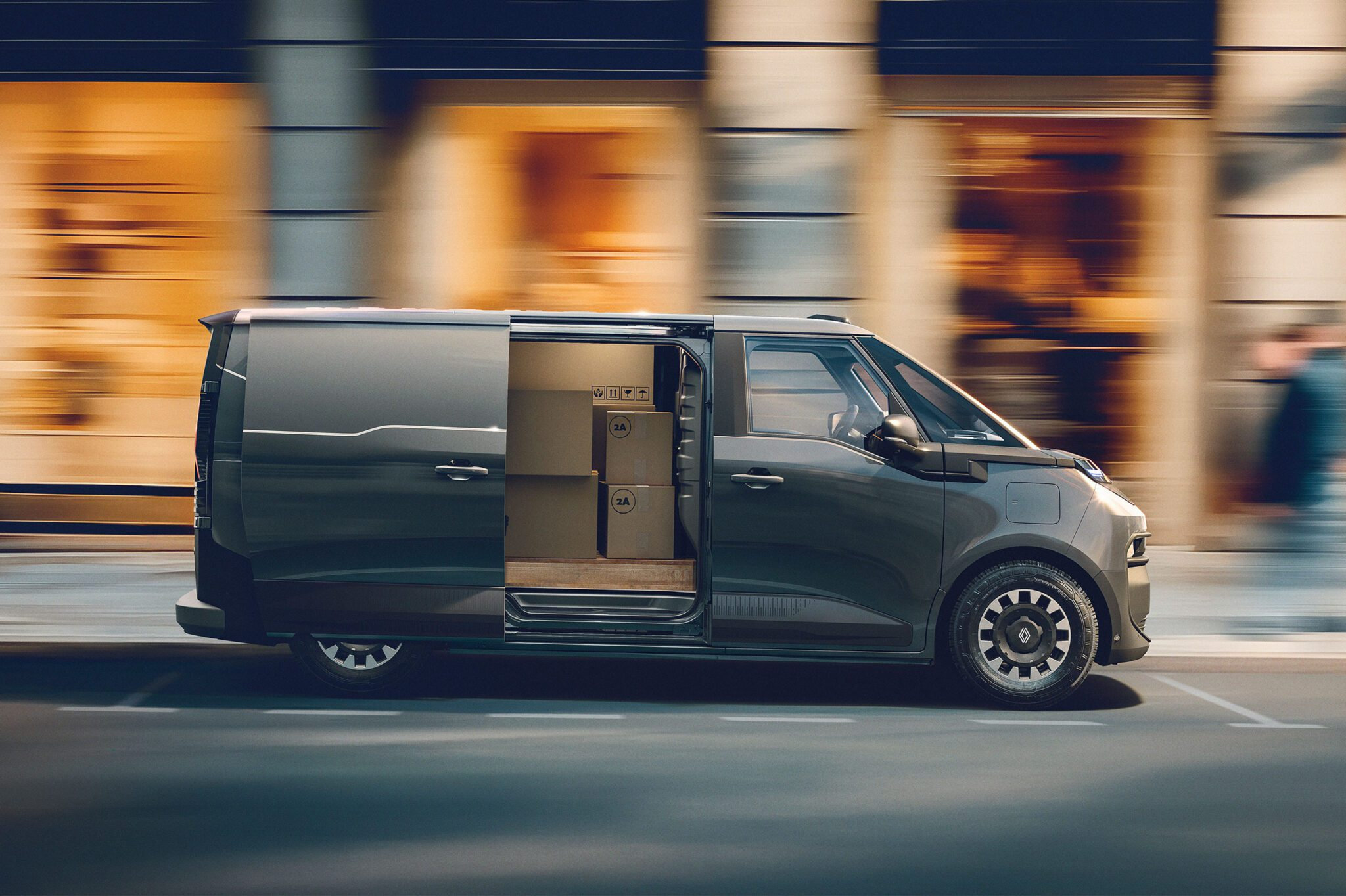 Renault Trafic E-Tech electric leads Hanover LCV strategy