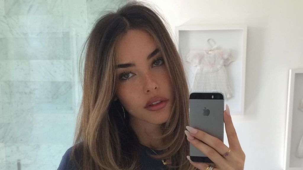 Madison Beer Gets Playful in Low-Cut Bustier That Hugs Her Curves