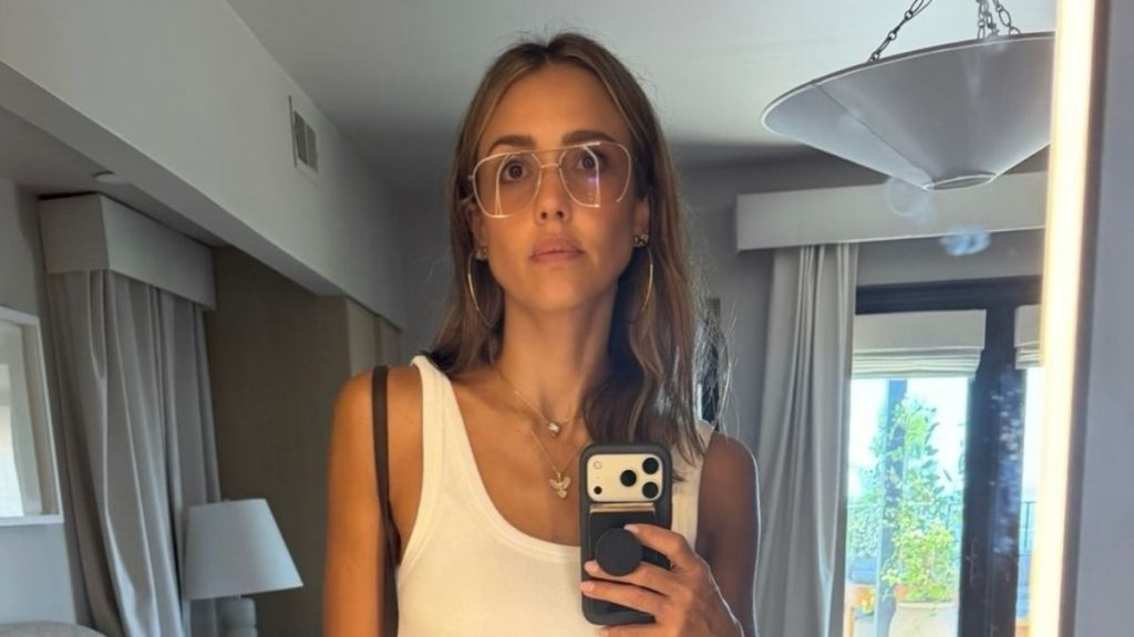 Jessica Alba Elevates Plunging Unbuttoned Shirt With Gabriel & Co. Bling