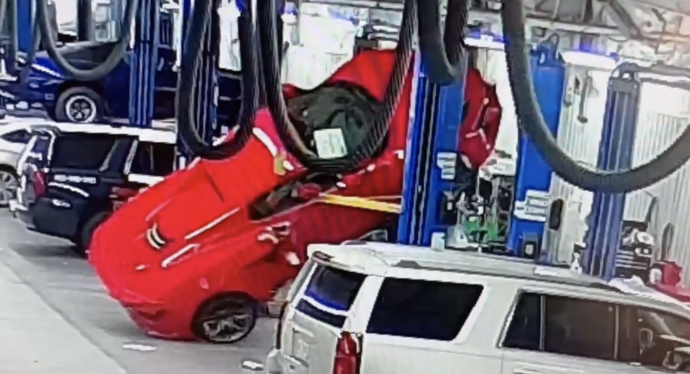 Watch a Corvette Z06 Take a Tumble off Service Lift at Dealership