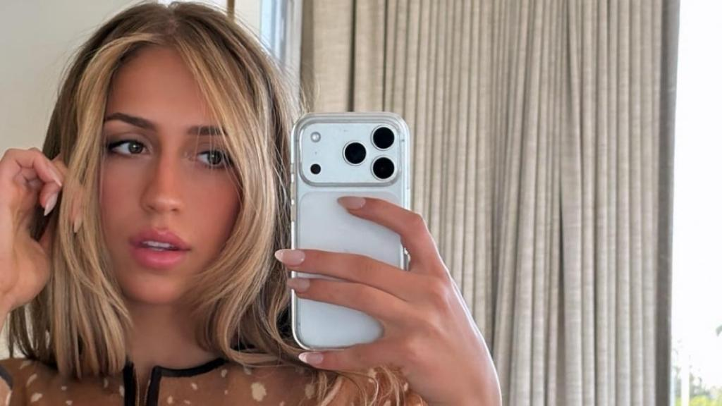 Tate McRae’s Low-Cut Sports Bra Puts Her Toned Abs & Curves on Full Display