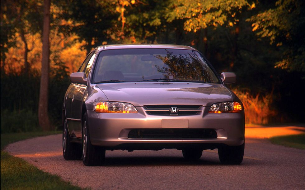 View Photos of the 1998 Honda Accord LX V-6