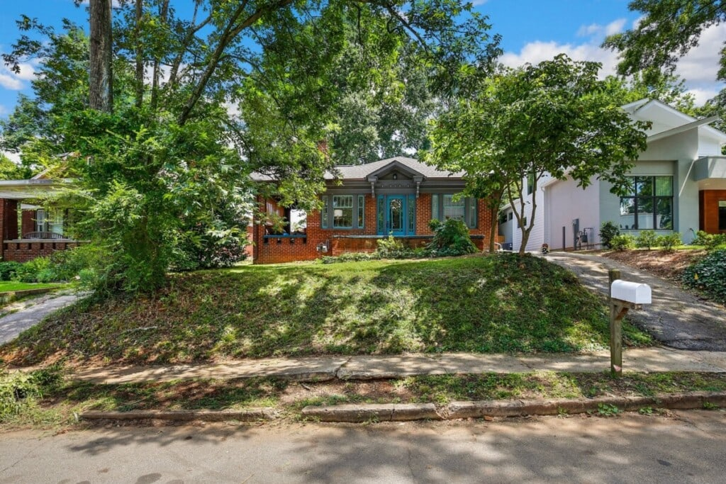 Georgia’s Hidden Havens: 11 Charming Small Towns in Georgia