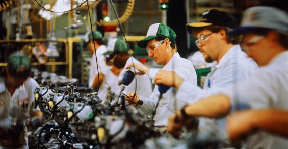 Work-From-Home Spurs Blue-Collar Americans to Seek Career Shifts