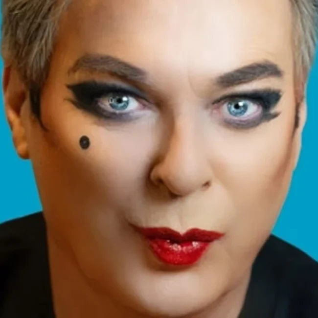 Queerguru’s Robert Malcolm witnesses ‘JULIAN CLARY in  FULLY DILATED’ : his triumphant return to Edinburgh Fringe