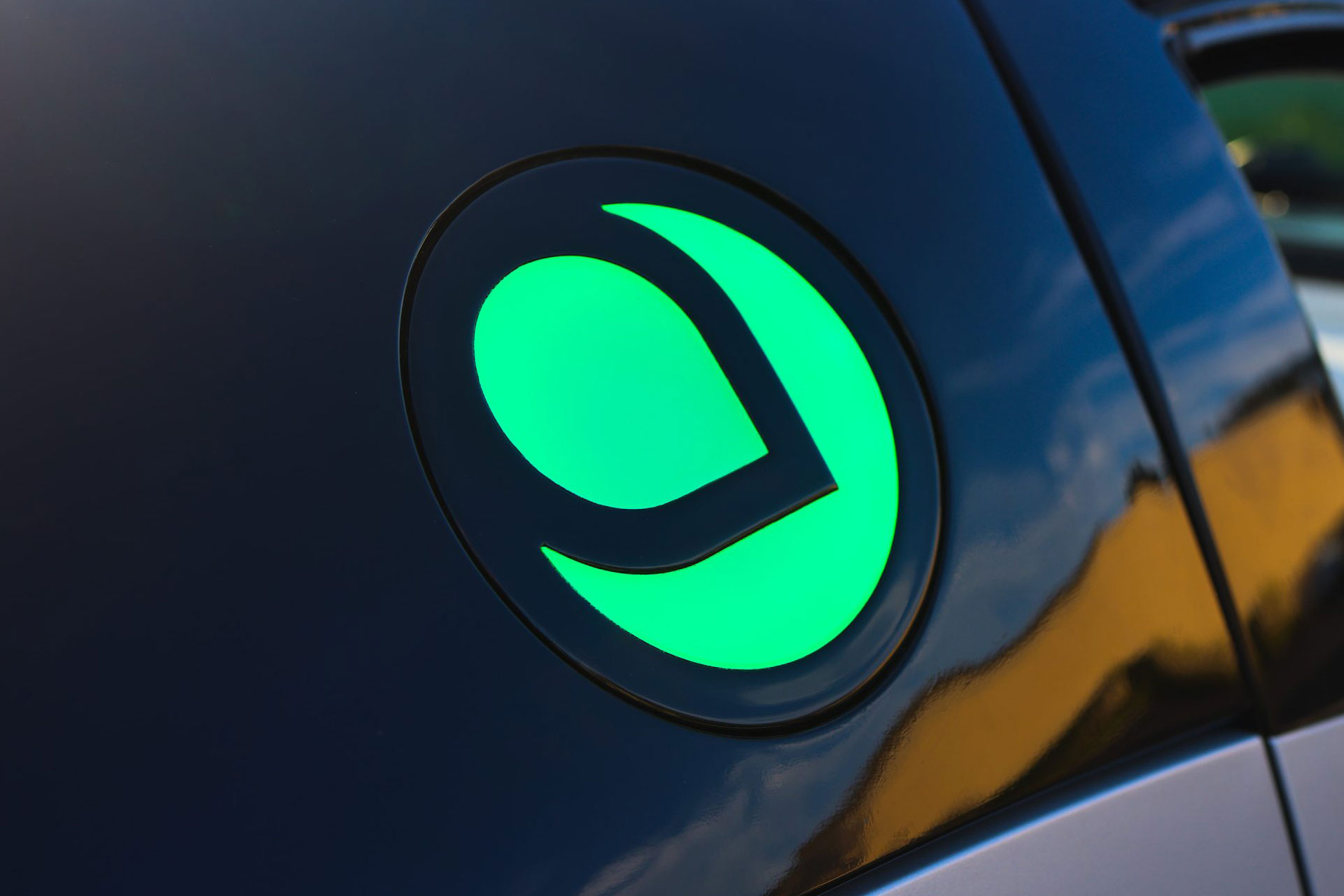 Aptera orders body and chassis for first 40 vehicles
