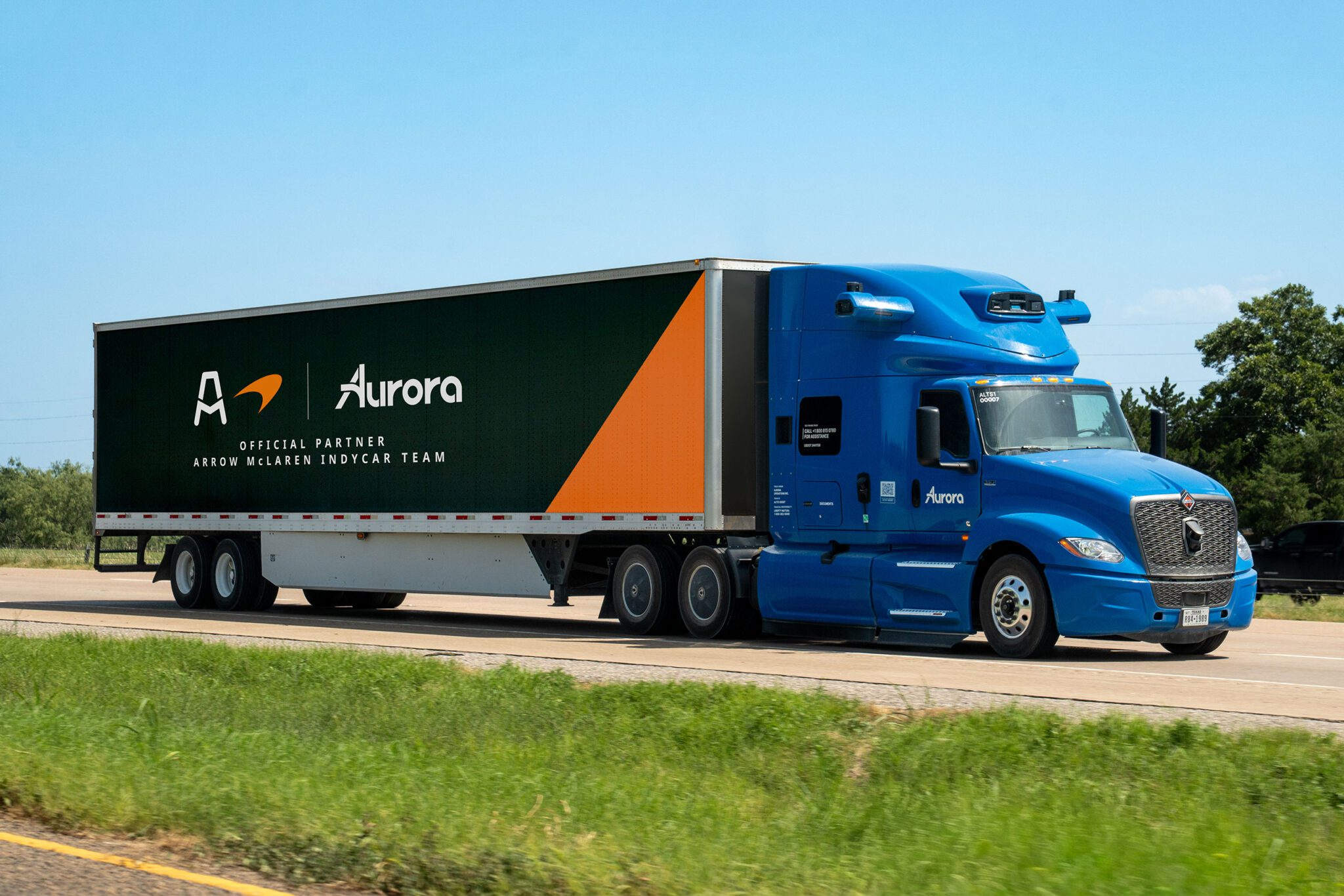 Arrow McLaren signs Aurora as autonomous trucking partner