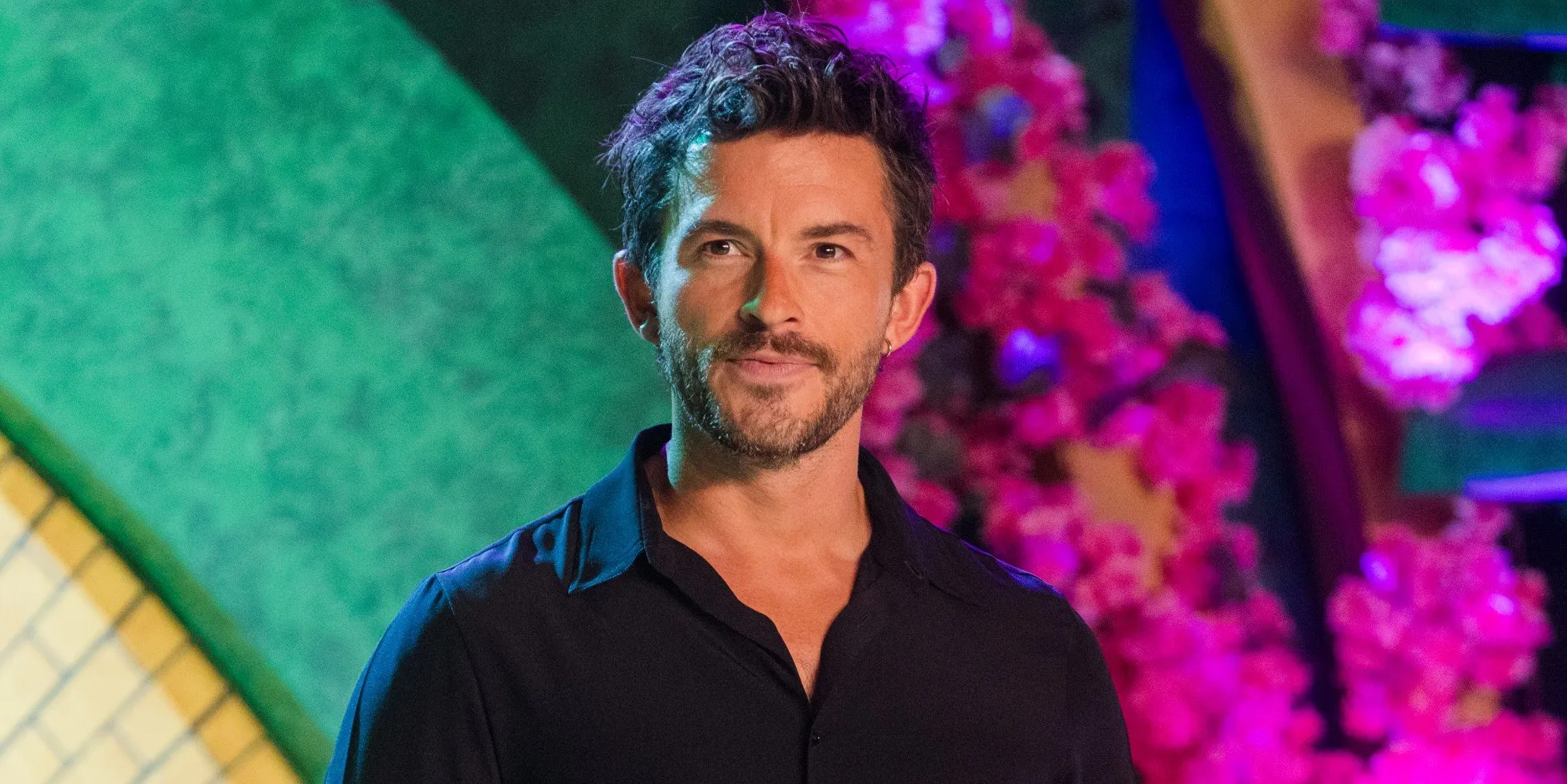 Jonathan Bailey to lend his sultry tones to Dracula as he joins vampire project