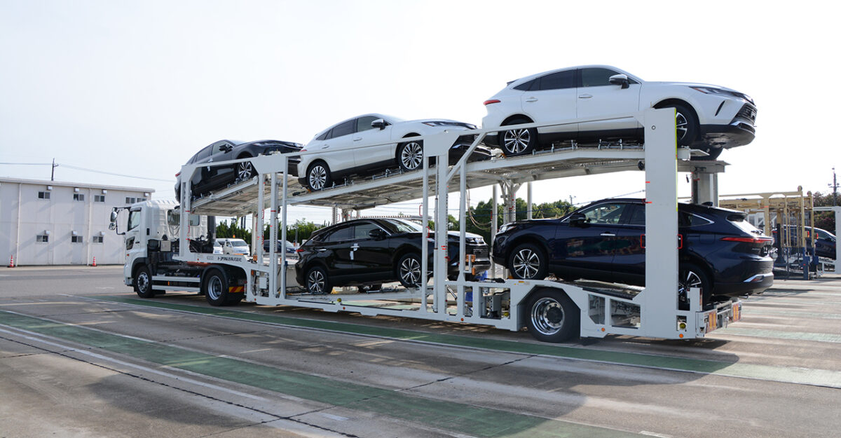 Toyota props up Japanese car sales growth